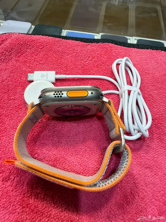 ساعة أبل الترا 1 مع سلك الشاحن نضيفة وعليها ضمان 5