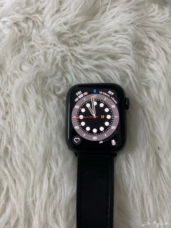 ساعة ابل SE 1