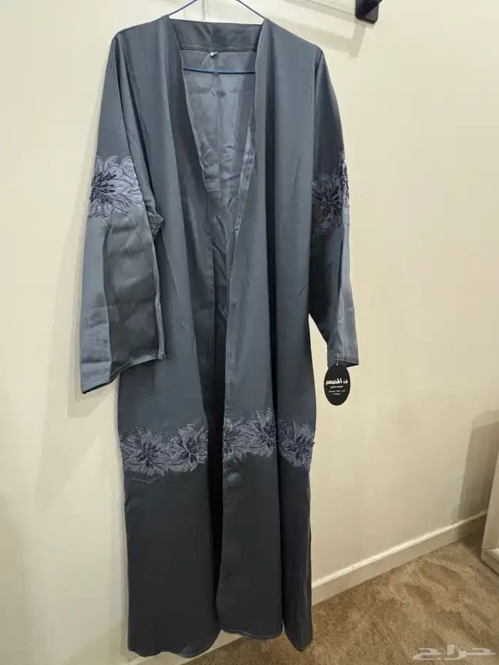 مجموعة عبايات ملونة وأنيقة 0