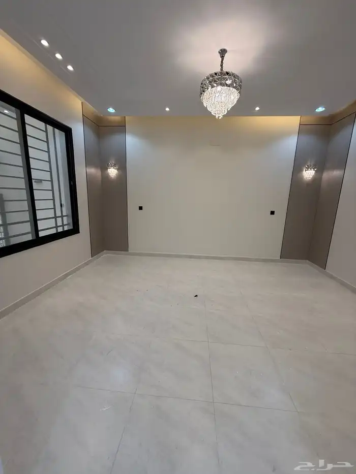 للبيع دور أرضي بحوش وشقق علويه بسطح حطين المحاله ابها 5