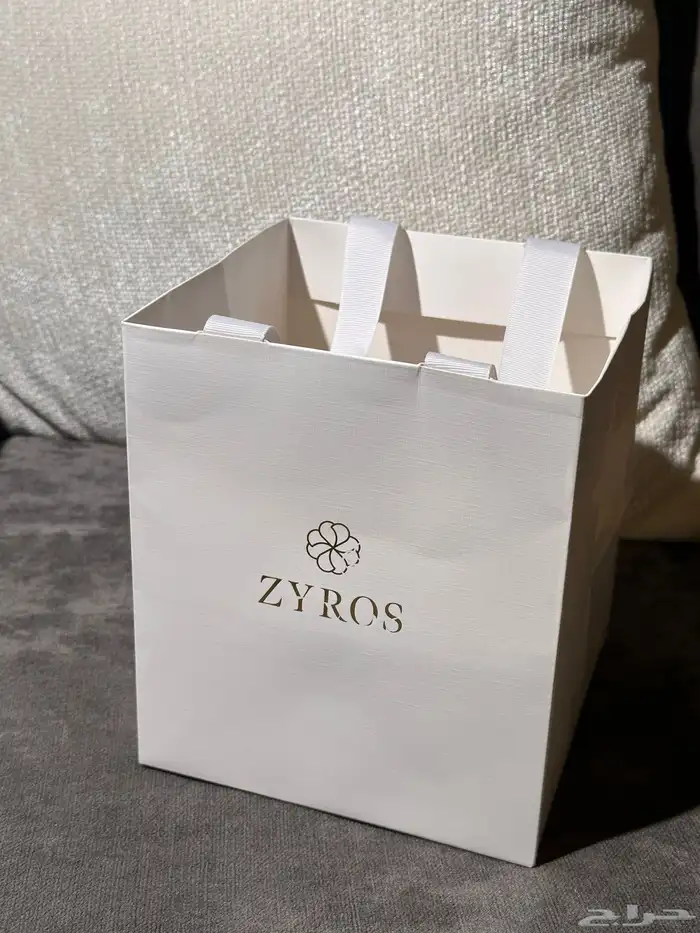 ساعة زايروس بألماس 0