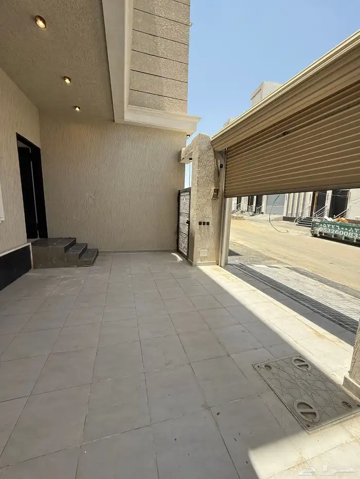 للبيع دور أرضي بحوش وشقق علويه بسطح حطين المحاله ابها 3