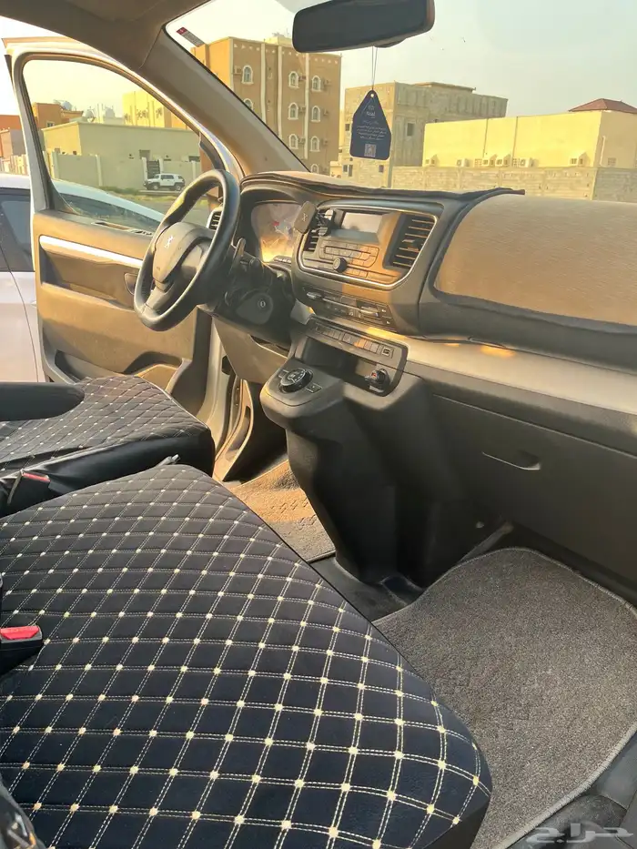 بيجو ترافلر 2018 10