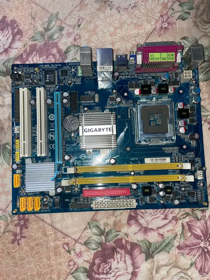 لوحة أم جيجابايت (Gigabyte) كلاسيكية 0