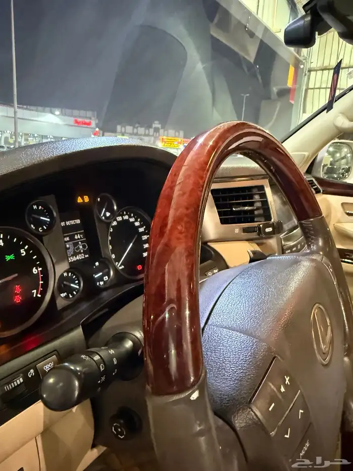 جيب لكزس 2015 LX570 فل كامل 10