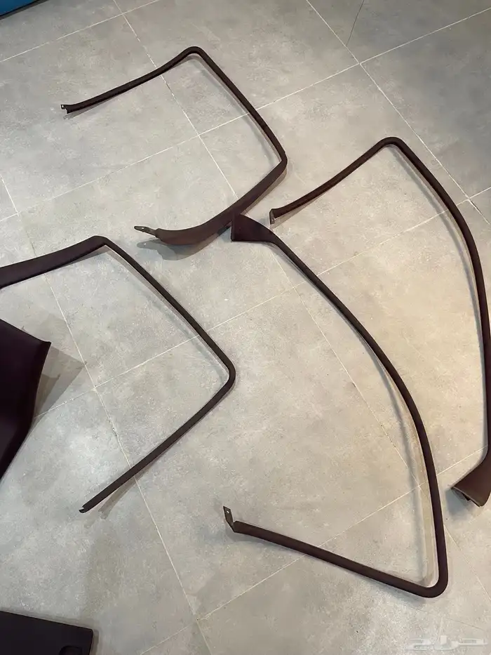 للبيع قطع غيار كابرس 95 10