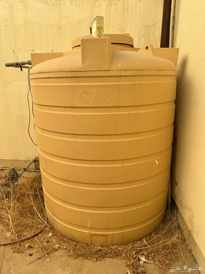 للبيع خزان مياه بلاستيك مع الدينمو بحالة ممتازة 1