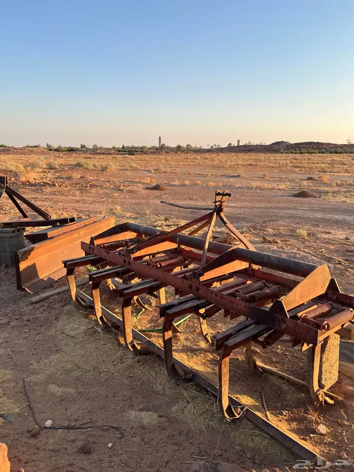 حراثة ماسي 1994 ومعداتها 6