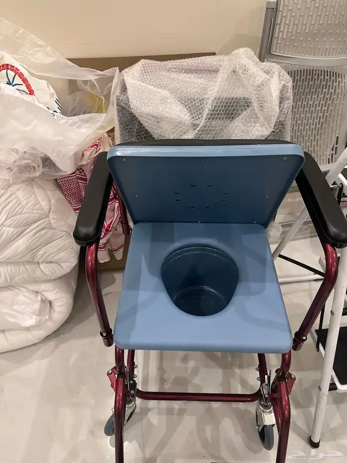 كرسي متحرك 2 في 1 مع الحمام 1