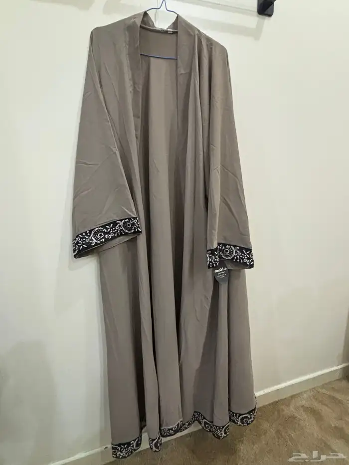 مجموعة عبايات ملونة وأنيقة 5
