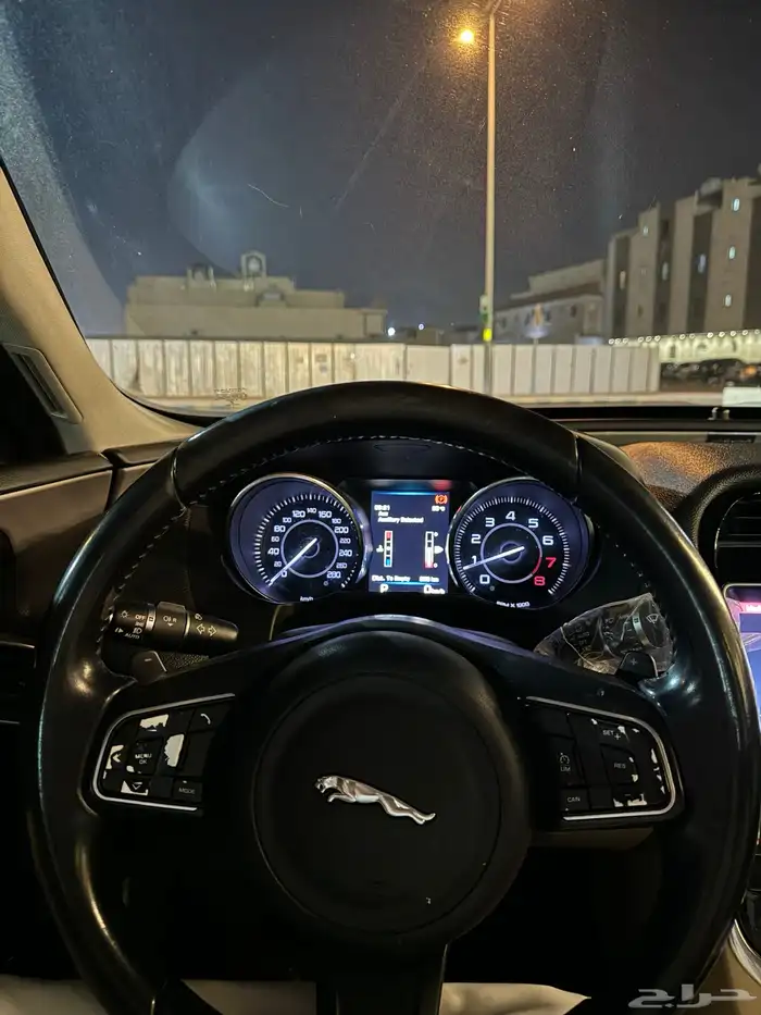 جاكوار XE موديل 2016 للبيع نظيفة جدا 10