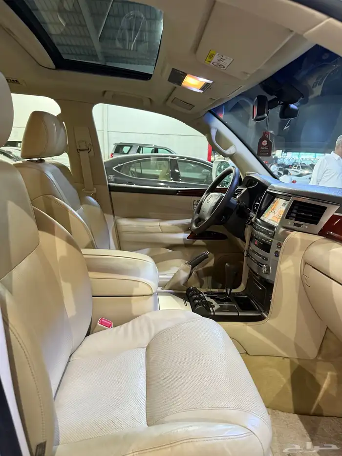 جيب لكزس 2015 LX570. 17