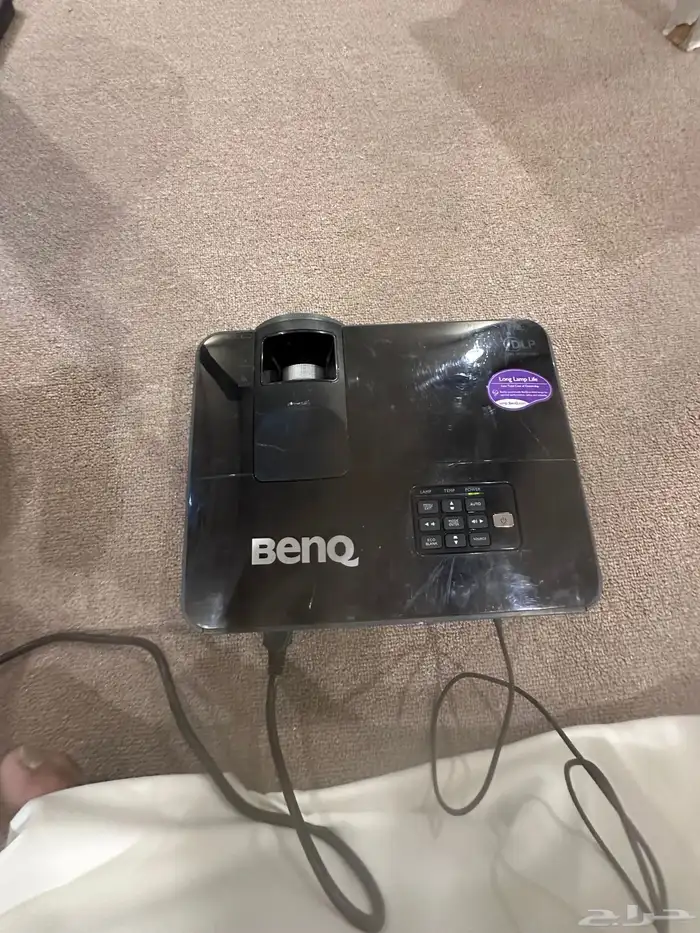 بروجكتور BenQ بالاضافه الى جهاز دي في دي وسماعات مسرح منزلي 4
