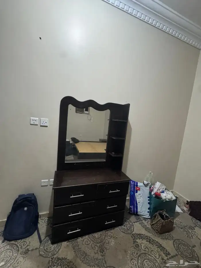 غرفه نوم خشب وطني سرير ودولاب وكومدينه وتسريحه للبيع 0