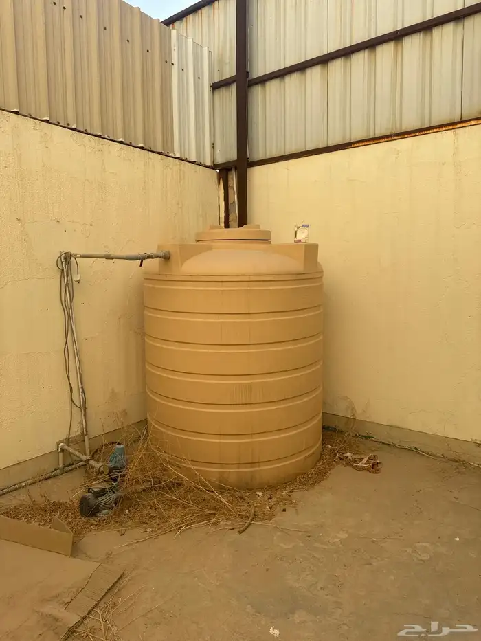 للبيع خزان مياه بلاستيك مع الدينمو بحالة ممتازة 0