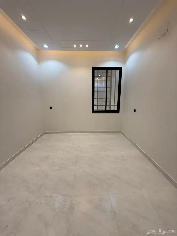 للبيع دور أرضي بحوش وشقق علويه بسطح حطين المحاله ابها 15