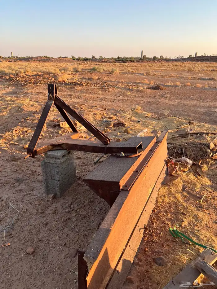 حراثة ماسي 1994 ومعداتها 4