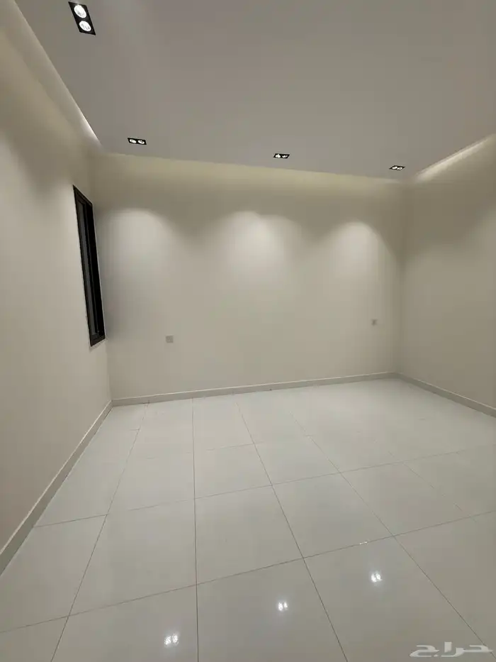للبيع ادوار ارضيه بحوش وشقق علويه طريق ابها الخميس المعارض 19