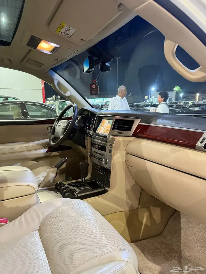 جيب لكزس 2015 LX570. 22