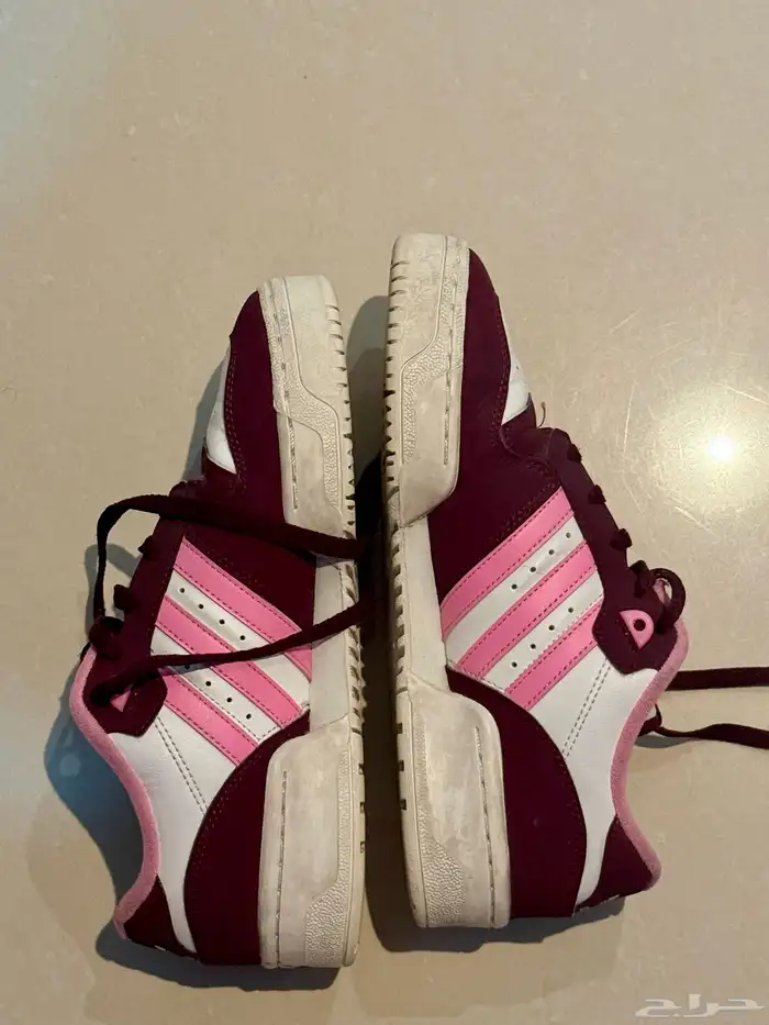 2 حذاء اديداس بالعلب مقاس 40 - 40 ونص مستخدم 1
