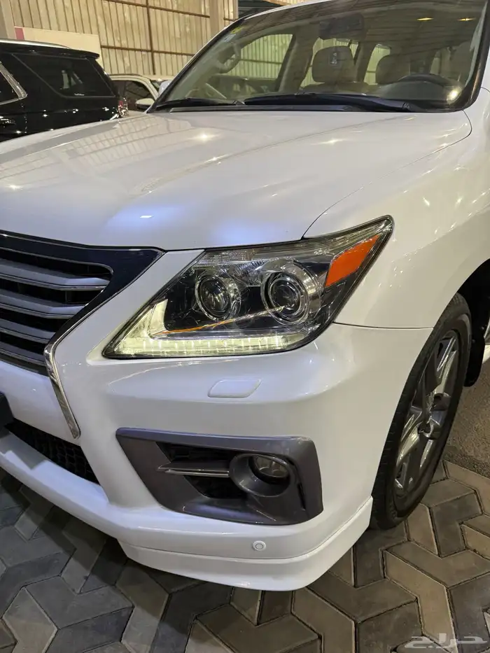 جيب لكزس 2015 LX570. 1