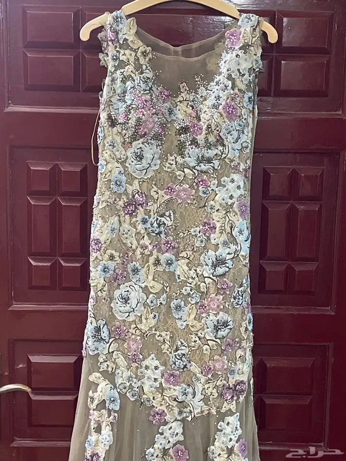 فستان للبيع لبسه وحده الفستان مشتراه ب800و المطلوب فيه500 0