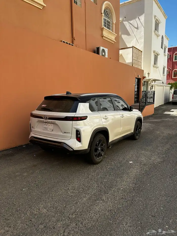 للمشاوير الخاصه سايق سعودي 2