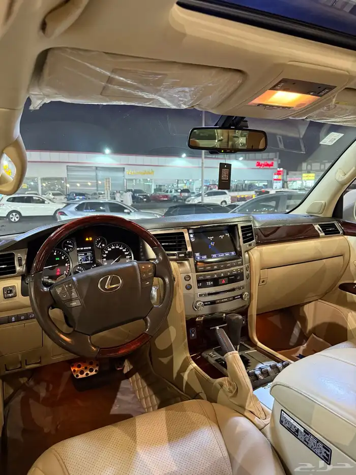 جيب لكزس 2015 LX570 فل كامل 16