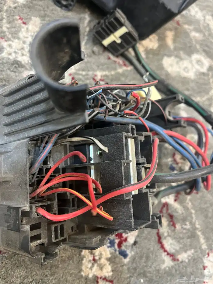 علبة فيوز كامري 5