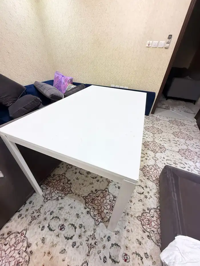 طاولة طعام ايكيا 4 كراسي نظيفه للبيع 4