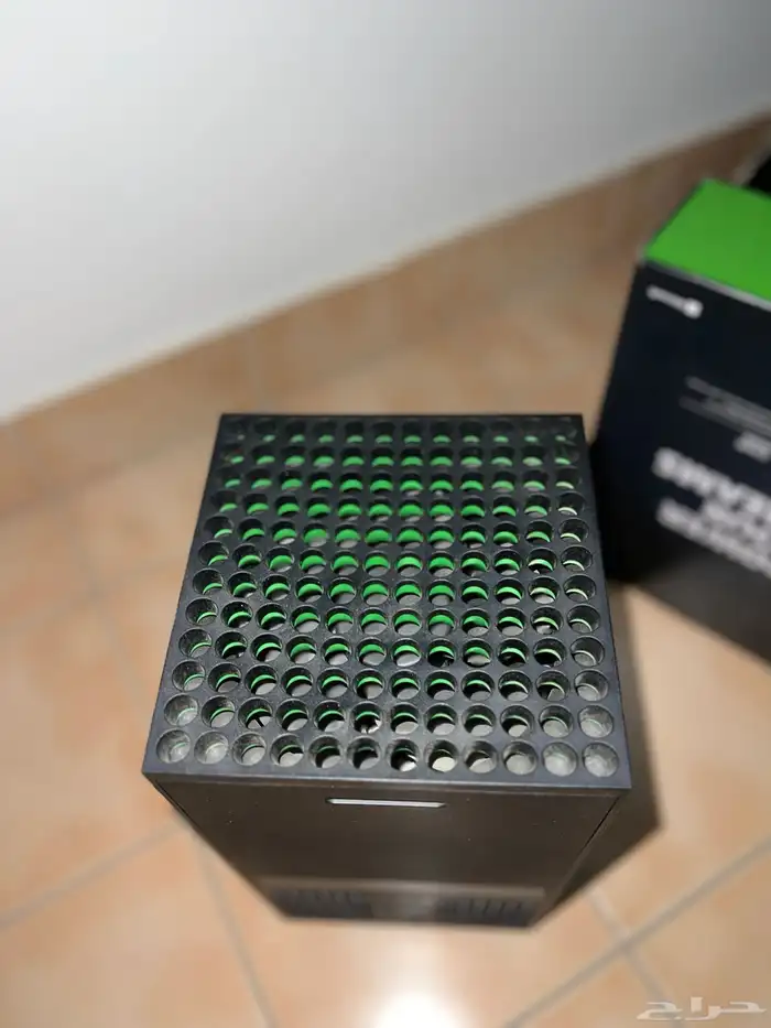 للبيع  Xbox series X أصلي   شاشة قيمنق AOC منحنية 31.5 بوصة 2