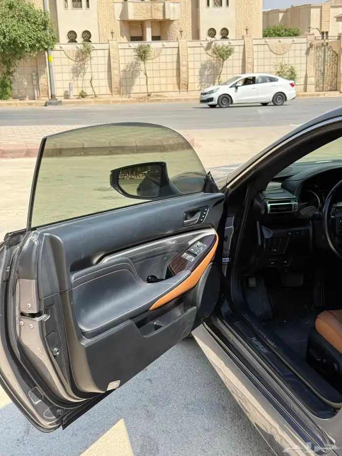 لكزس RC 350 8