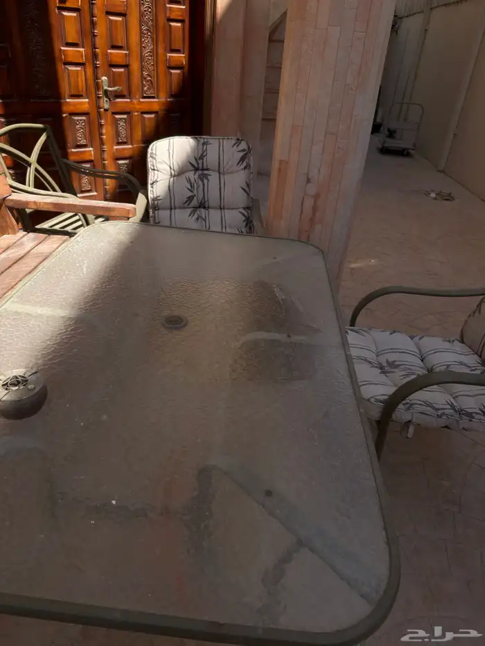 طاولة خارجية مع 6 كراسي 2