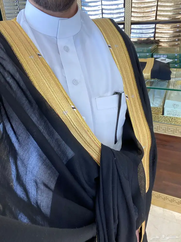 مشالح وبشوت فاخرة وصناديق ملكية 30