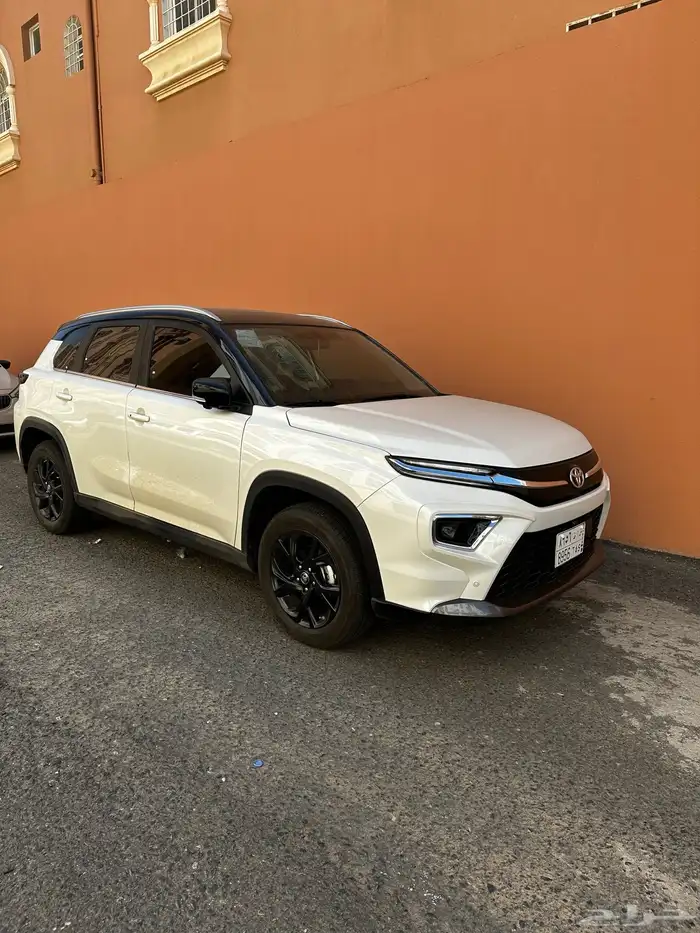 للمشاوير الخاصه سايق سعودي 1