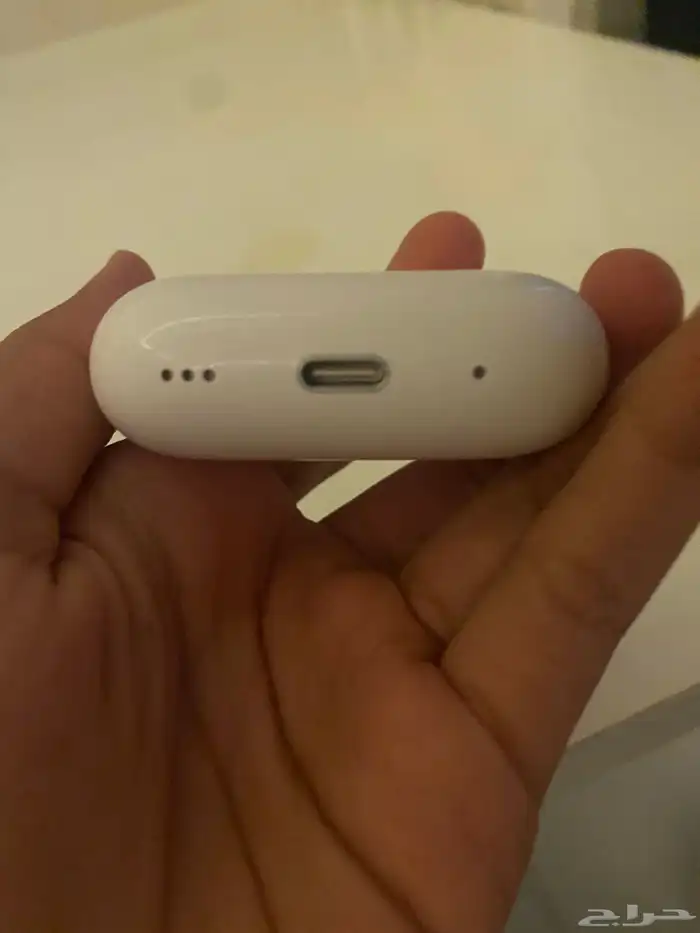 سماعة ايربودز برو2 مع شاحن مجان ا البيع مستعجل 1