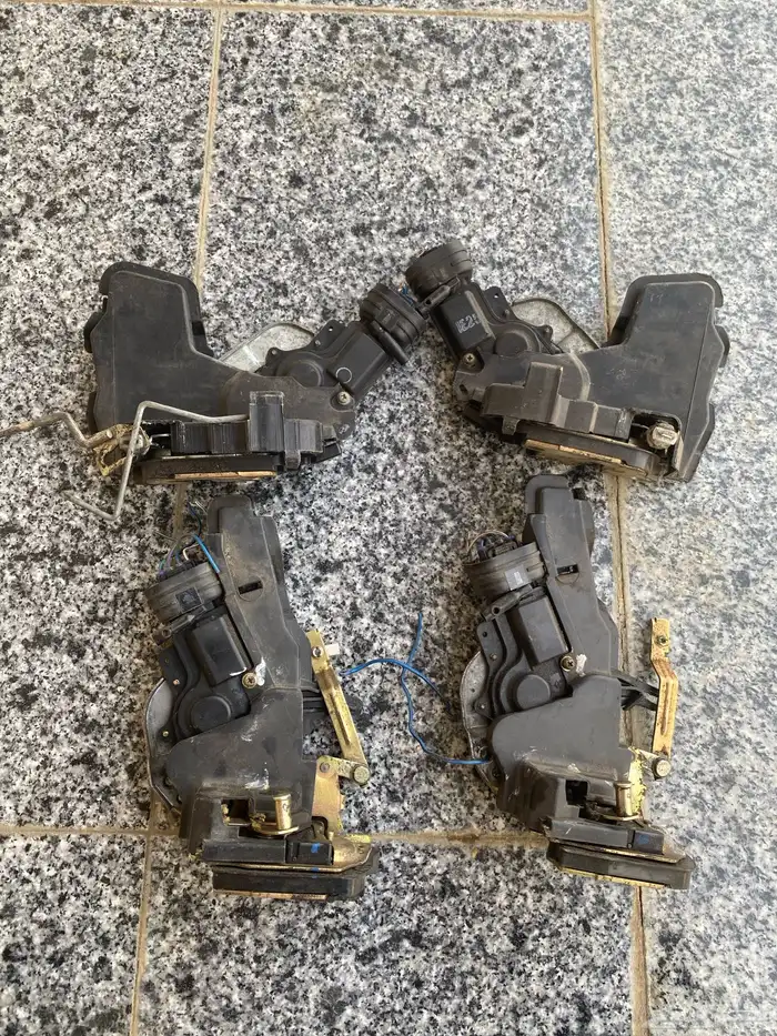 أقفال بيبان كامري و اسطبات وديكورات 0