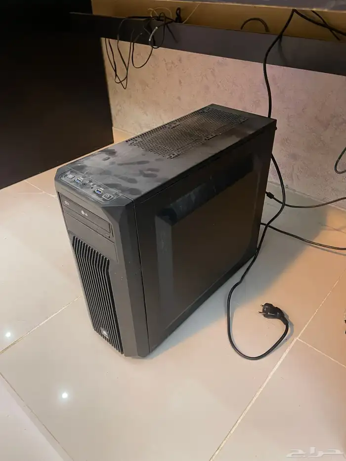 كمبيوتر وشاشه 1