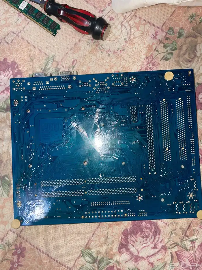 لوحة أم جيجابايت (Gigabyte) كلاسيكية 1