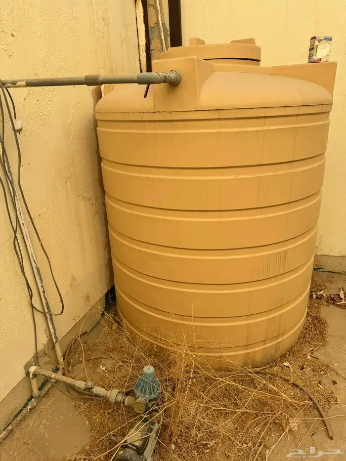 للبيع خزان مياه بلاستيك مع الدينمو بحالة ممتازة 2