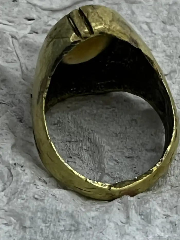 من النوادر خاتم نجراني نحاس يتوسطه حجر عقيق طبيعي 2