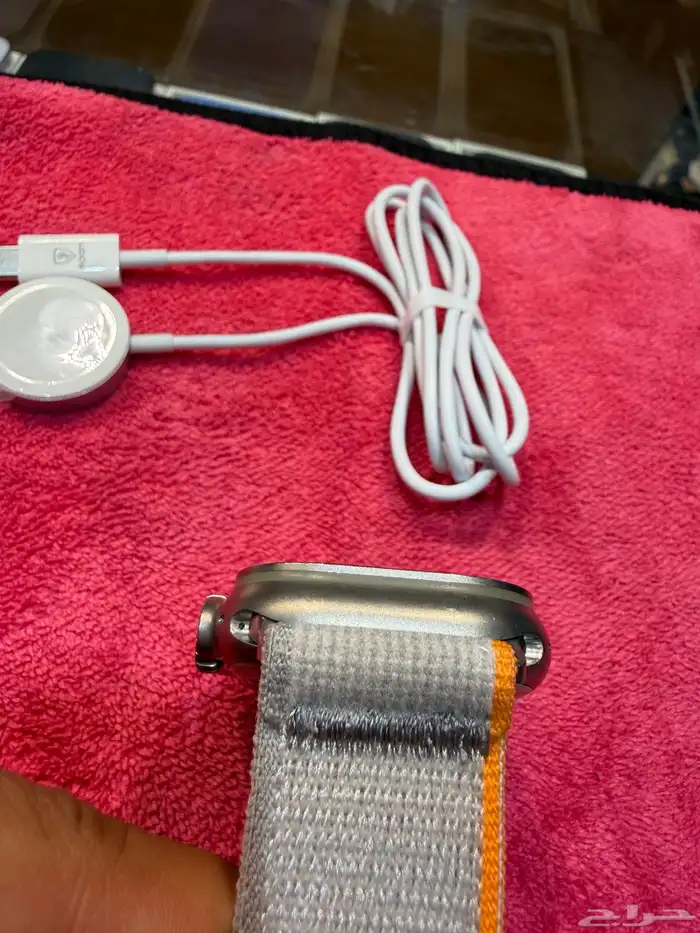 ساعة أبل الترا 1 مع سلك الشاحن نضيفة وعليها ضمان 3