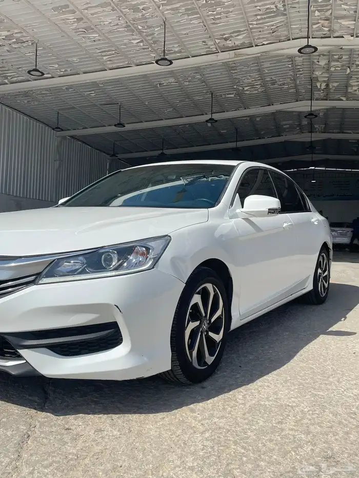 هوندا أكورد سبيشل 2017 ابيض لؤلؤي 3