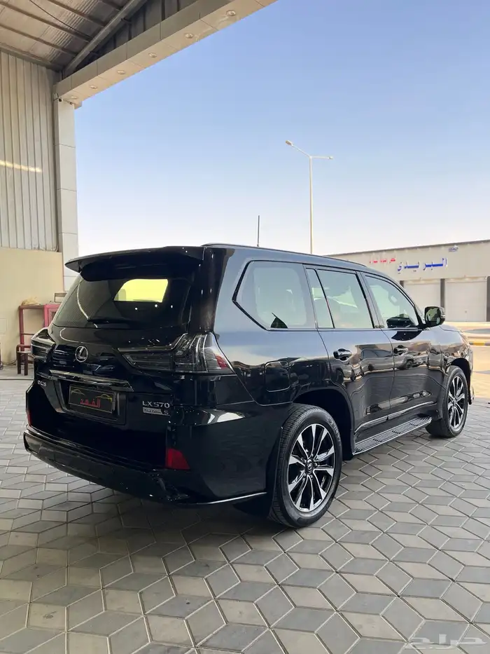 لكزس - LX570 - 2021 - بلاك اديشن - فل كامل 9