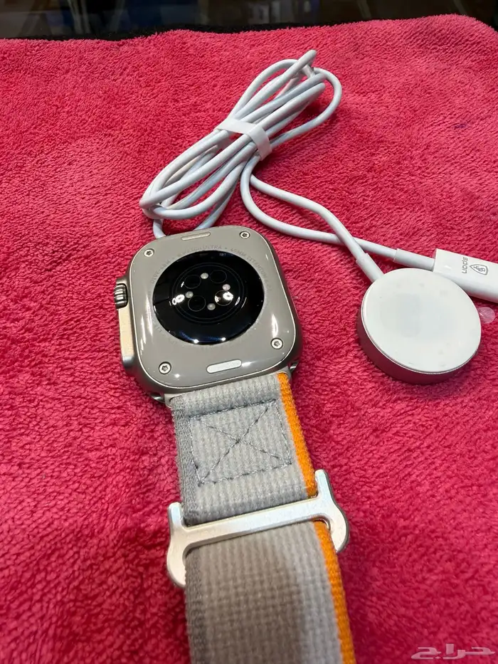 ساعة أبل الترا 1 مع سلك الشاحن نضيفة وعليها ضمان 6