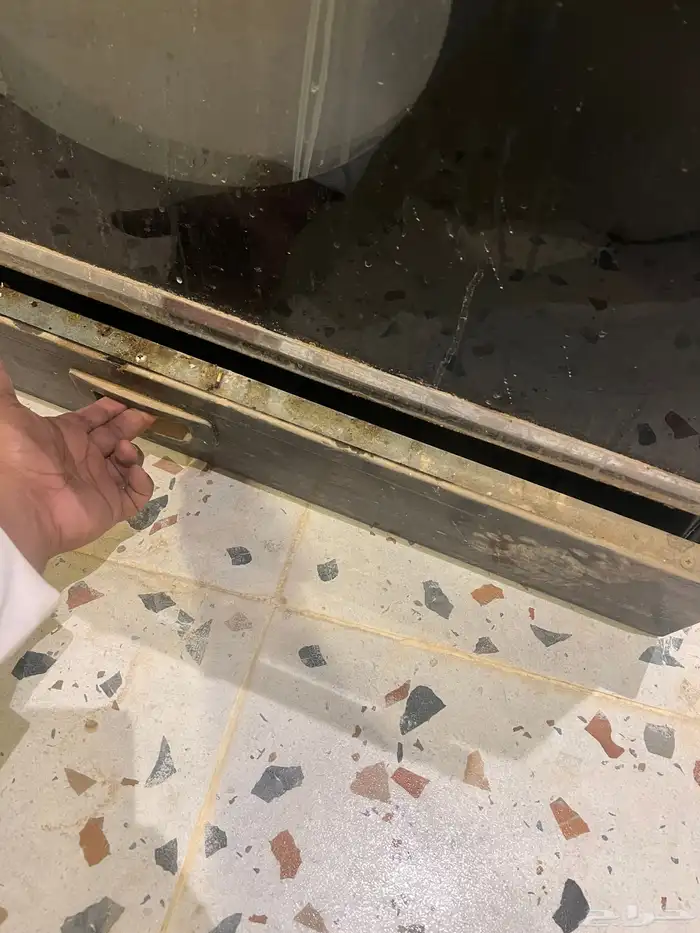 فرن خمس عيون نوعية جيده وكنب اربع قطع 7 أشخاص 2