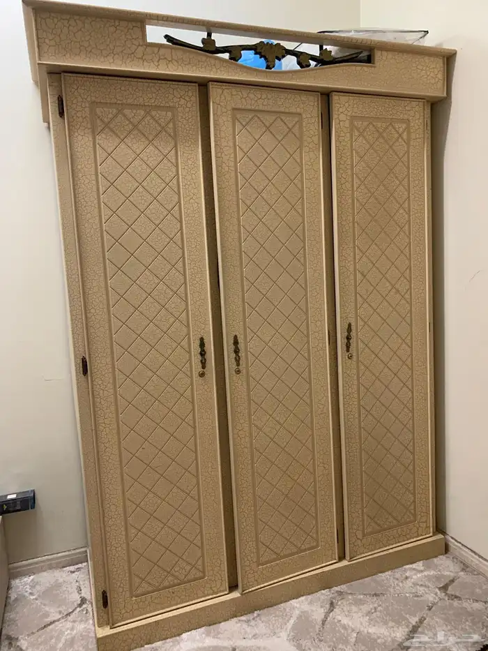 ستاره و طقم طاولات و دولاب للبيع 2