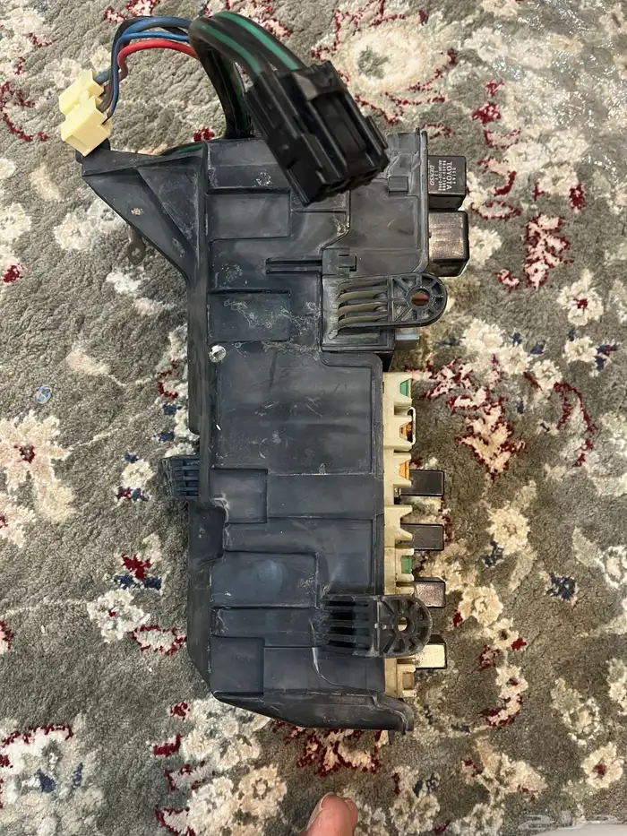 علبة فيوز كامري 1