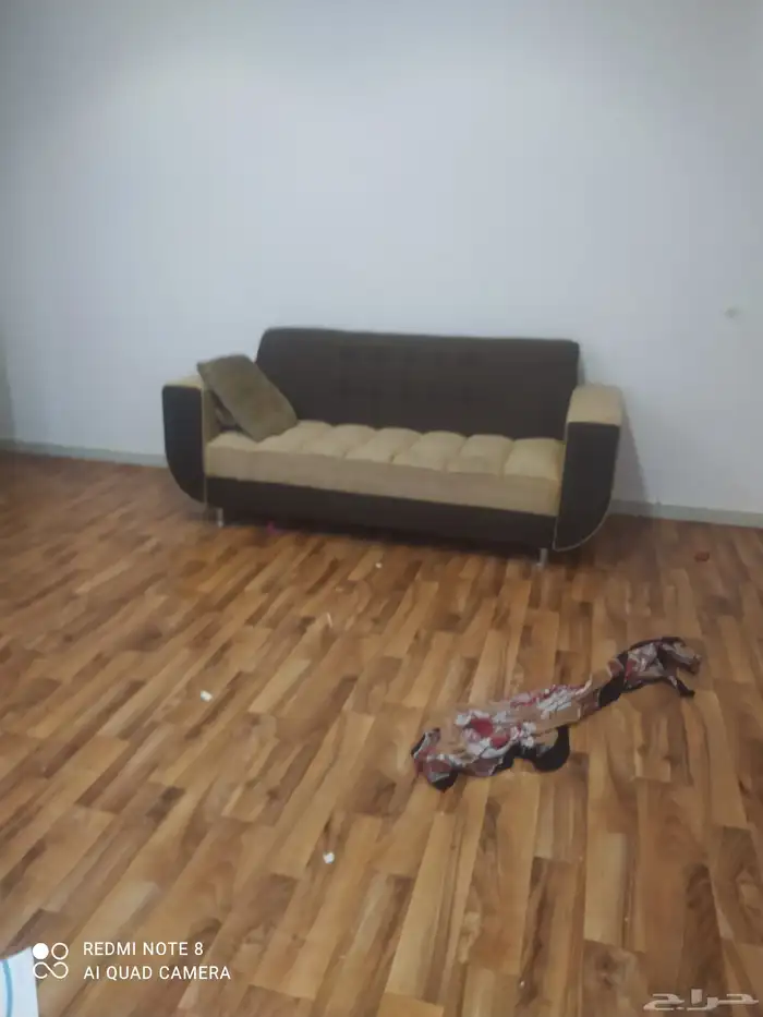 ثلاجه جديده مستخدمه شهر وفرن جديد كمان وكنب ثلاث قطع سوم 3