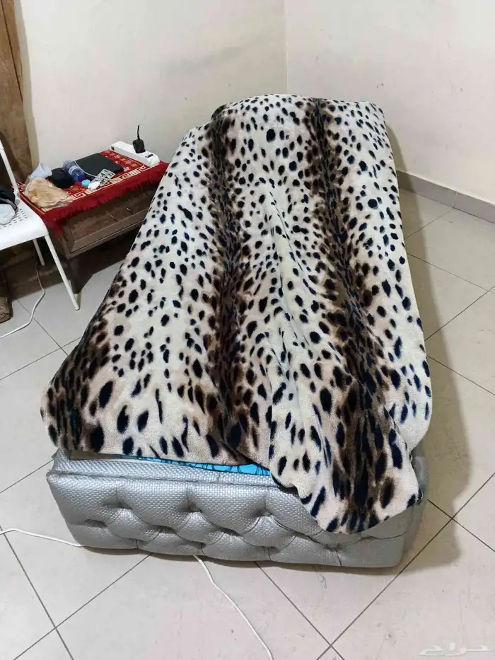 سرير مع المرتبه نظيف 2